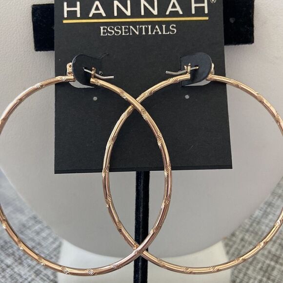 Hannah Essentials NWT Loop Gold color details on the loop - Picture 3 of 5